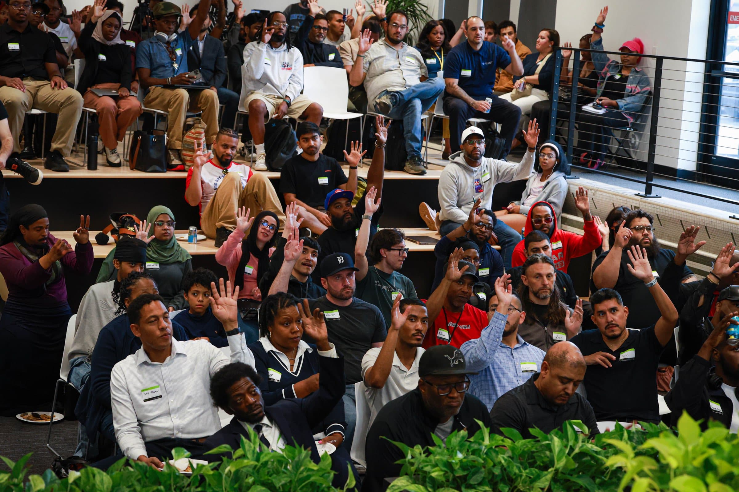 A packed room of Detroit founders raising their hands during a Venture 313 session